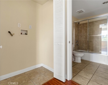 15435 Vanowen Street - Photo Thumbnail 9