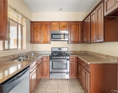 15435 Vanowen Street - Photo Thumbnail 5