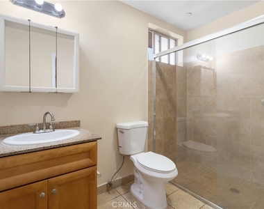 15435 Vanowen Street - Photo Thumbnail 12