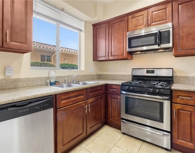 15435 Vanowen Street - Photo Thumbnail 6