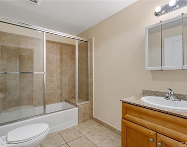 15435 Vanowen Street - Photo Thumbnail 15