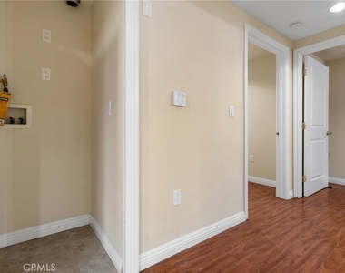 15435 Vanowen Street - Photo Thumbnail 11