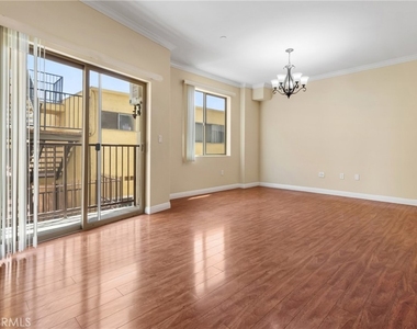 15435 Vanowen Street - Photo Thumbnail 10