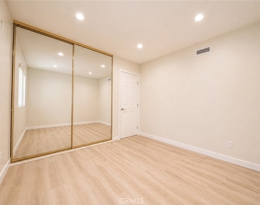 19930 Hatton Street - Photo Thumbnail 22