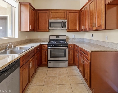 15435 Vanowen Street - Photo Thumbnail 5