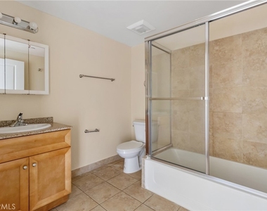 15435 Vanowen Street - Photo Thumbnail 9