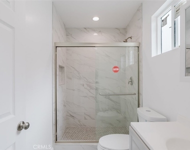 18306 Gresham Street - Photo Thumbnail 12