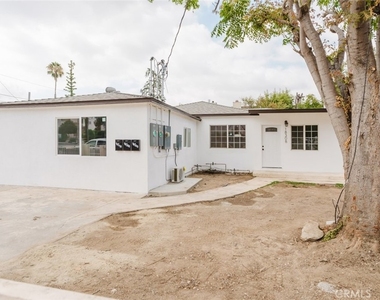 18306 Gresham Street - Photo Thumbnail 2