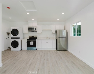 18306 Gresham Street - Photo Thumbnail 4