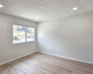 289 S Solomon - Photo Thumbnail 27