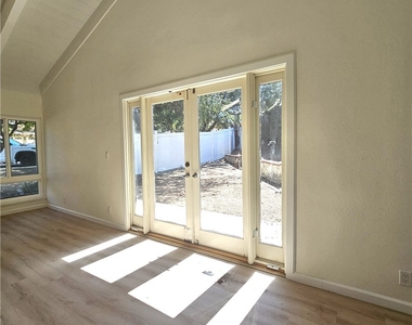 289 S Solomon - Photo Thumbnail 6