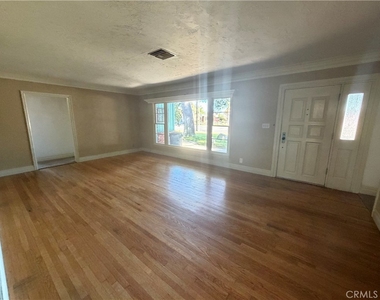8541 Orangewood - Photo Thumbnail 5