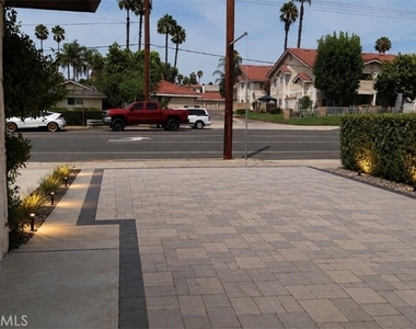 220 E Madison - Photo Thumbnail 10