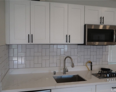 220 E Madison - Photo Thumbnail 2