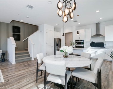 1085 Cadence - Photo Thumbnail 11