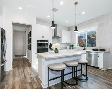 1085 Cadence - Photo Thumbnail 4