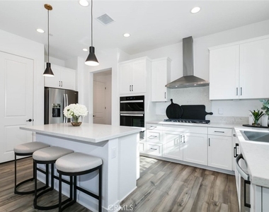 1085 Cadence - Photo Thumbnail 5