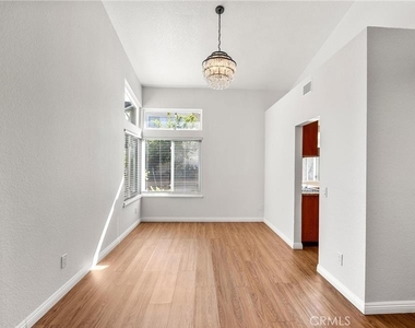 371 N Brook Glen Lane - Photo Thumbnail 4