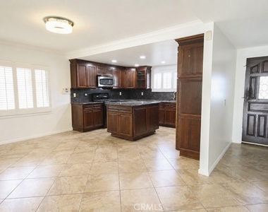 19832 Chesapeake Lane - Photo Thumbnail 4
