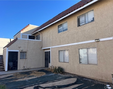 152 E Jackson Street - Photo Thumbnail 1