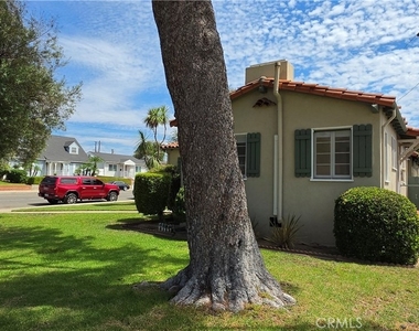 2102 La Paloma - Photo Thumbnail 4