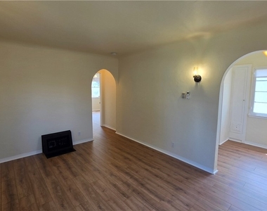 2102 La Paloma - Photo Thumbnail 6