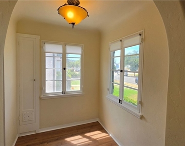2102 La Paloma - Photo Thumbnail 8