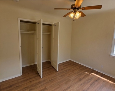 2102 La Paloma - Photo Thumbnail 11
