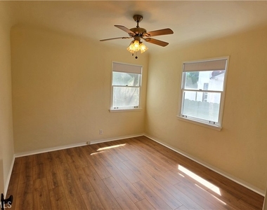 2102 La Paloma - Photo Thumbnail 9