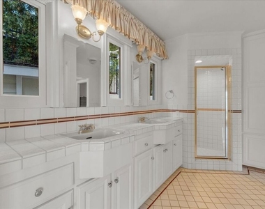 3836 Glenridge Drive - Photo Thumbnail 19