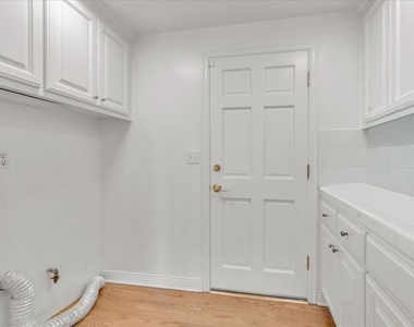 3836 Glenridge Drive - Photo Thumbnail 20