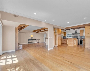 3836 Glenridge Drive - Photo Thumbnail 8