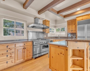3836 Glenridge Drive - Photo Thumbnail 10