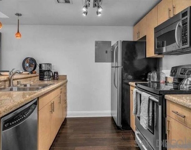 425 W Beech - Photo Thumbnail 3