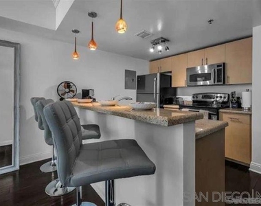 425 W Beech - Photo Thumbnail 11