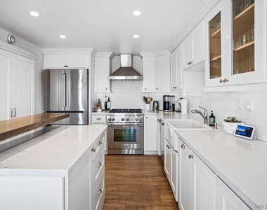 933 Hygeia Avenue - Photo Thumbnail 2