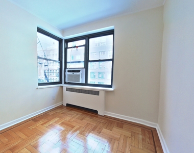 124 East 24th Street - Photo Thumbnail 5