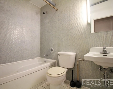 337 Kent Avenue - Photo Thumbnail 8