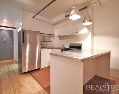 337 Kent Avenue - Photo Thumbnail 3