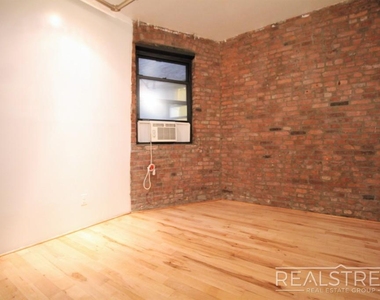 337 Kent Avenue - Photo Thumbnail 5