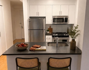 4610 Center Blvd - Photo Thumbnail 3