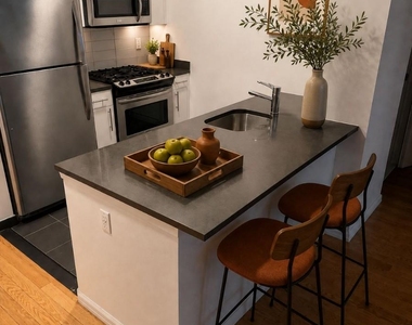 4610 Center Blvd - Photo Thumbnail 2