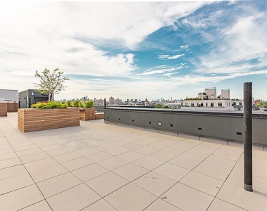 824 Lexington Avenue - Photo Thumbnail 7
