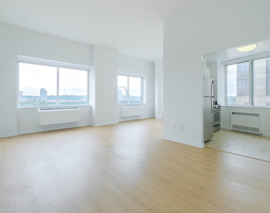 180 Riverside Blvd - Photo Thumbnail 69