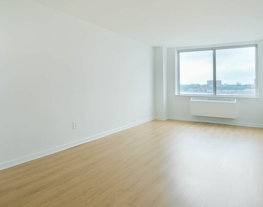 180 Riverside Blvd - Photo Thumbnail 65