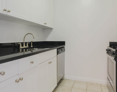 180 Riverside Blvd - Photo Thumbnail 64