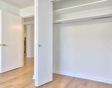 180 Riverside Blvd - Photo Thumbnail 52