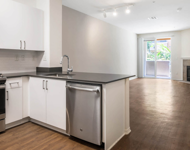 4077 Glencoe Avenue - Photo Thumbnail 8