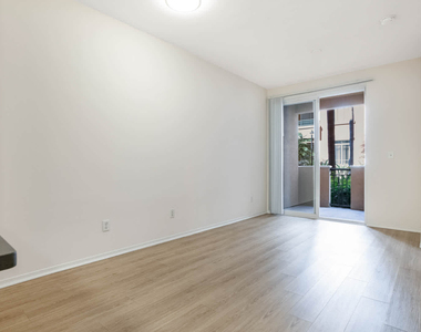 4077 Glencoe Avenue - Photo Thumbnail 9