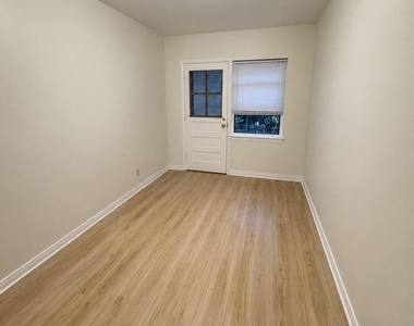 4027 74th Street - Photo Thumbnail 9